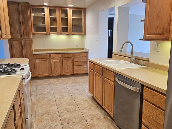 5th image of 516 W 18th Street