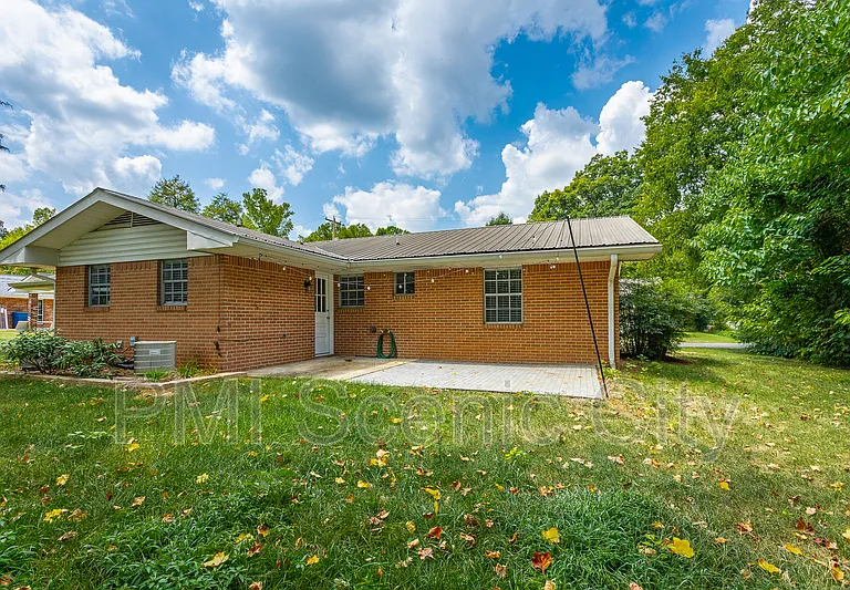 2508 Woodfin Ave — Photo 3