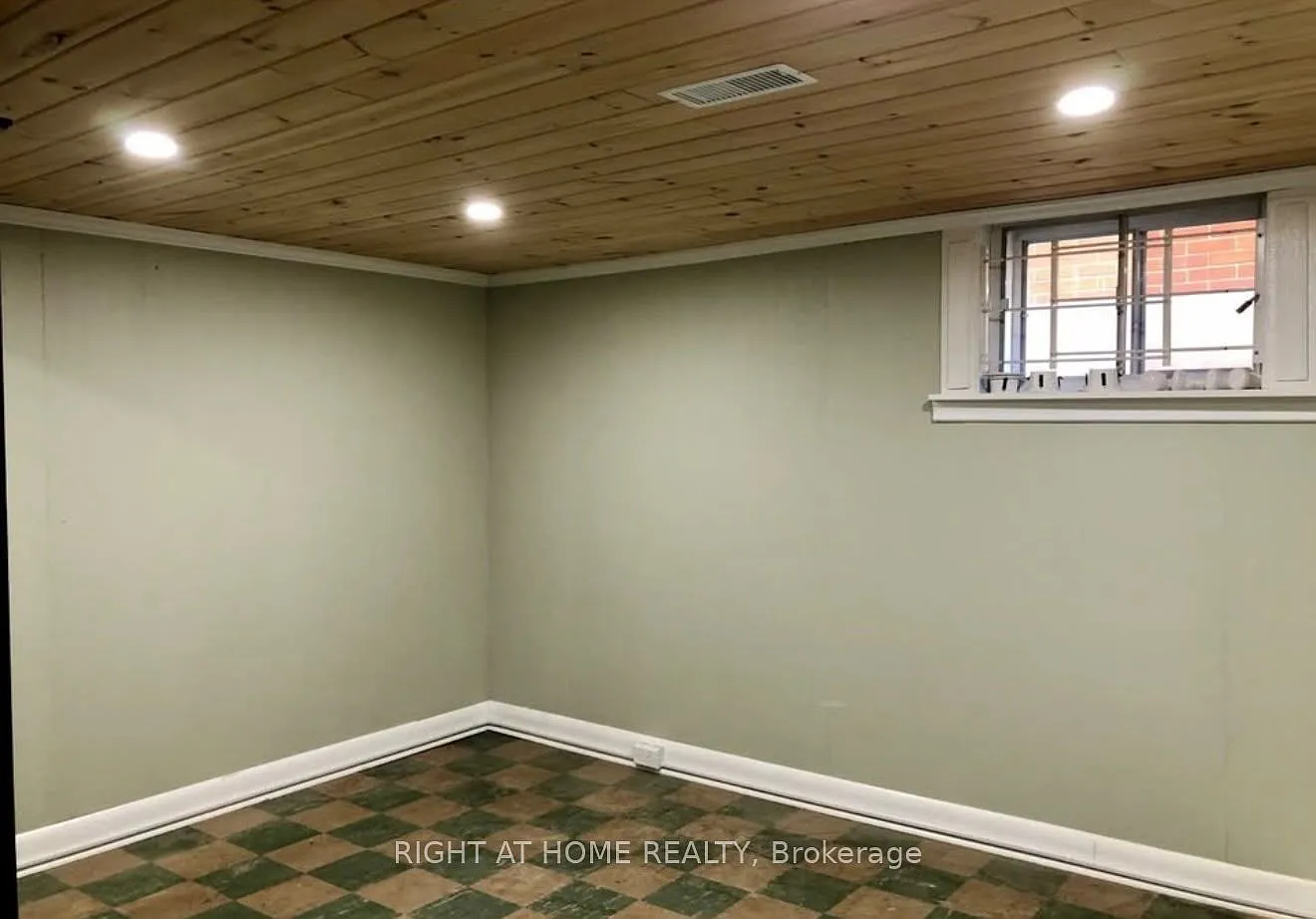 3 bed, $1,700 — Photo 2