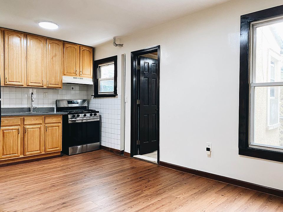 1st image of 75 Harden St Floor 1