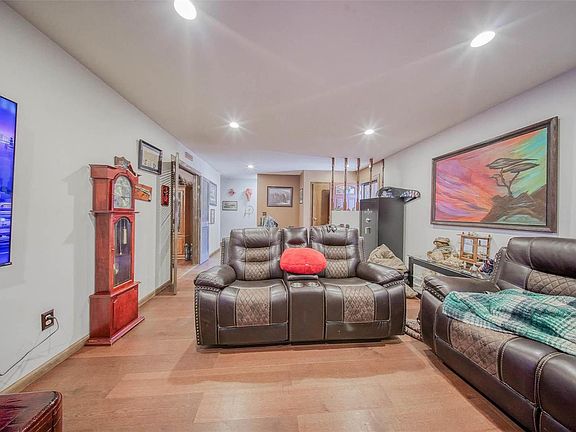 4th image of 804 Cypress Dr