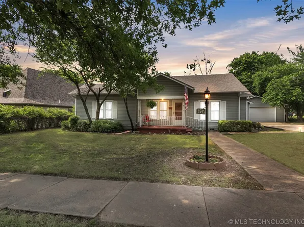 232 W 10th Ave, Bristow, OK 74010