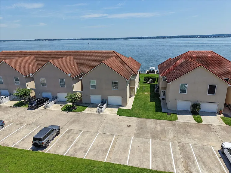 16 Regency Point — Photo 30