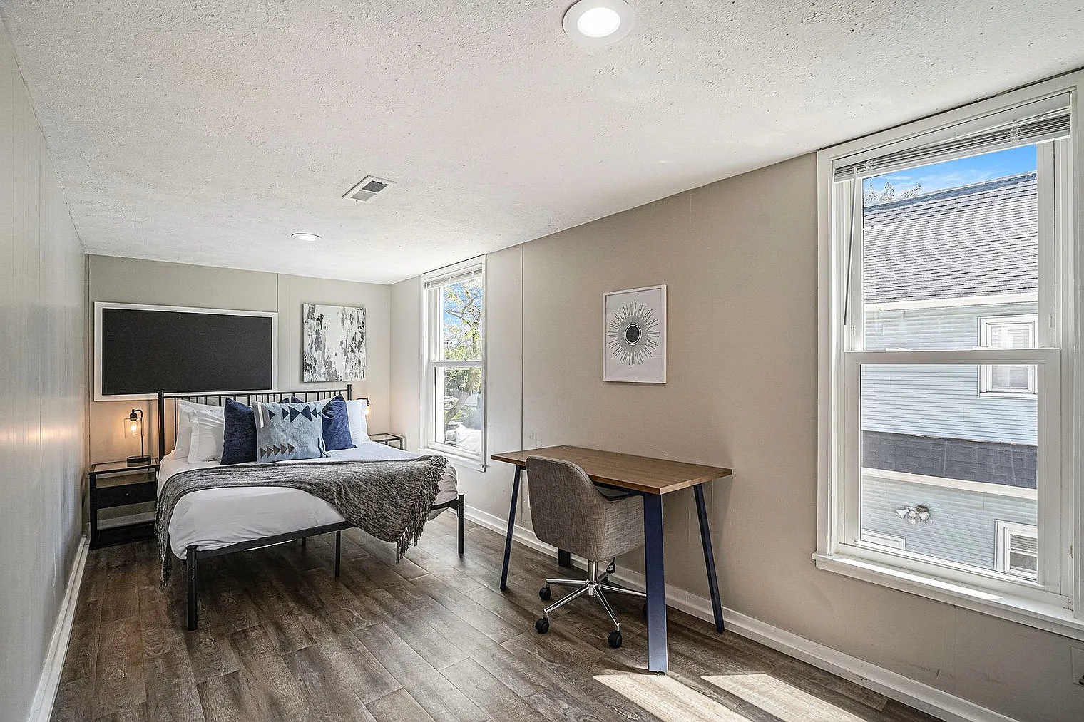 2 bed, 1.0 bath, 893 sqft, $2,886 — Photo 3