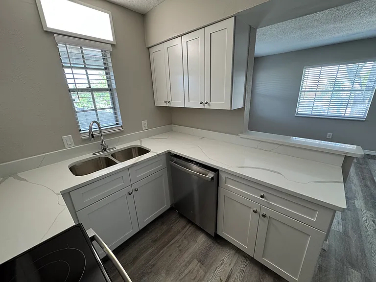 330 45th Ave S #7 — Photo 7