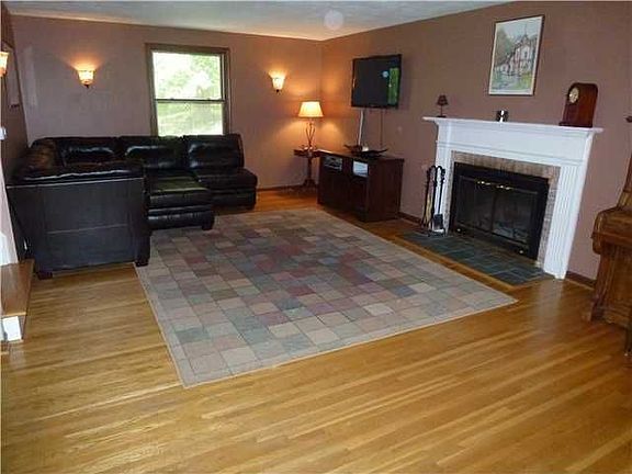 3rd image of 21 Laureldale Dr