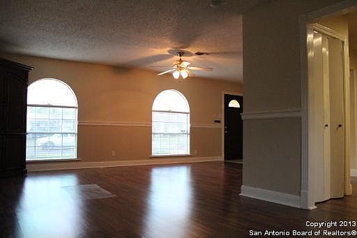 3rd image of 814 N UTOPIA LN