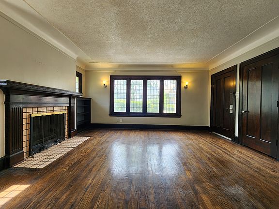 3rd image of 4295 W Buena Vista St #1