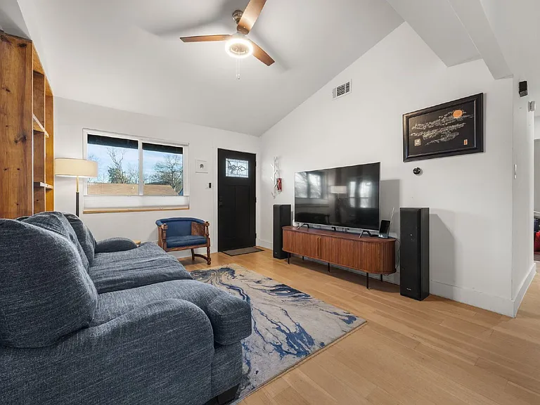 6904 Cherry Meadow Dr — Photo 8