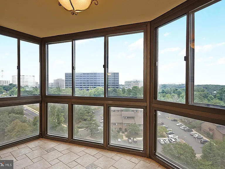 8360 Greensboro Dr #922 — Photo 6