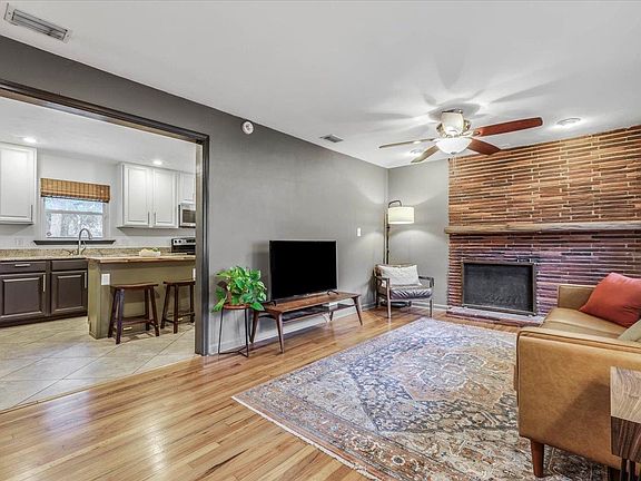 5th image of 1905 Holly St
