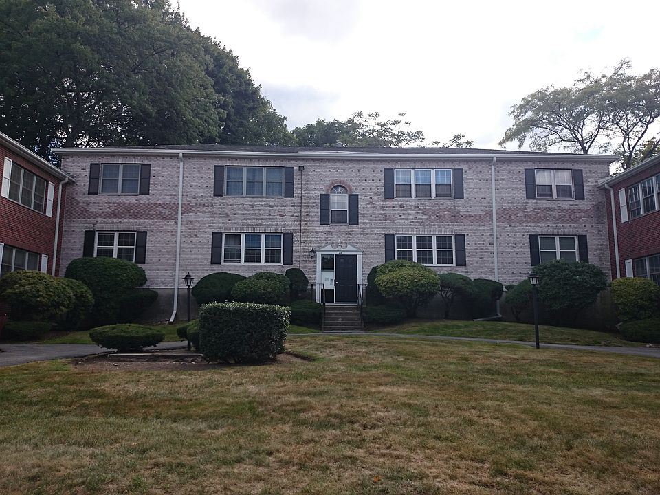2nd image of 124 Lake Shore Rd APT 1
