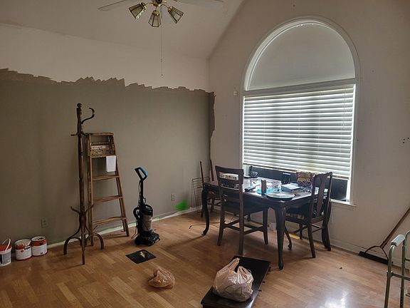 3rd image of 1004 Roselawn Dr