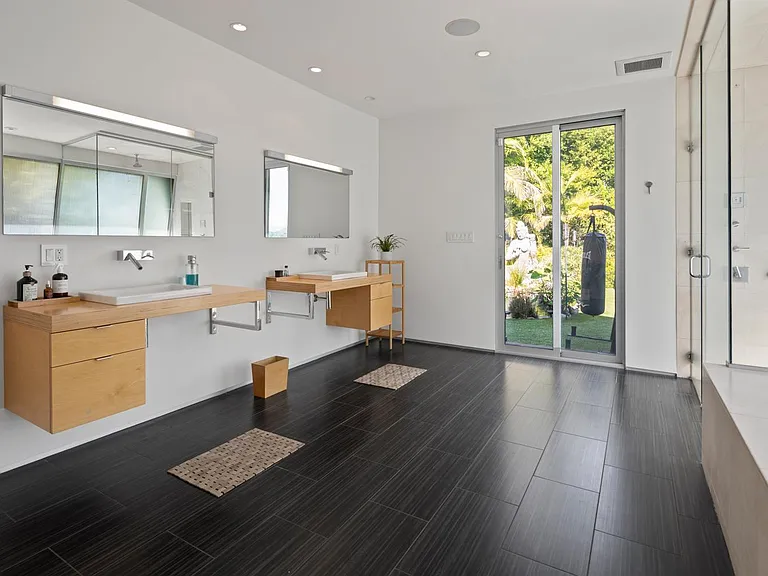 8476 Cole Crest Dr — Photo 24