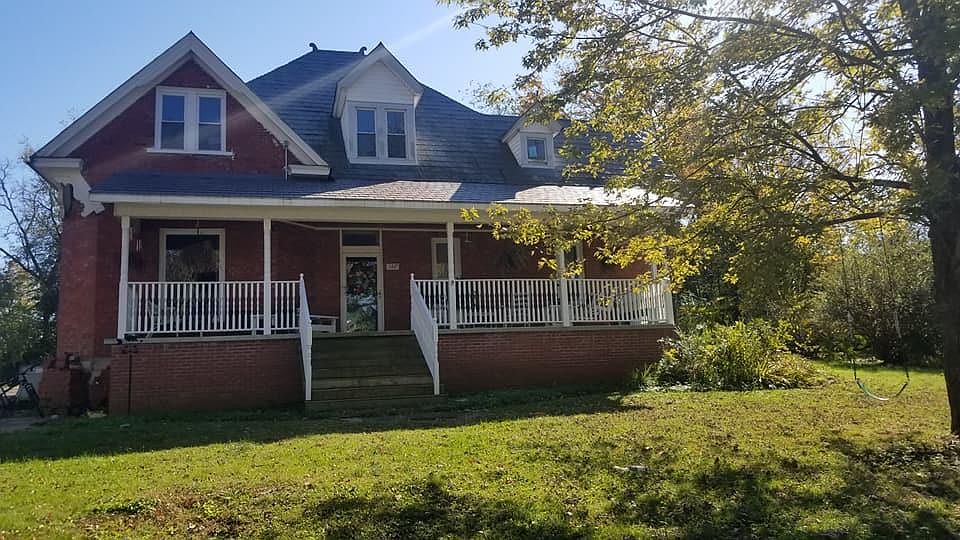1st image of 122 College St