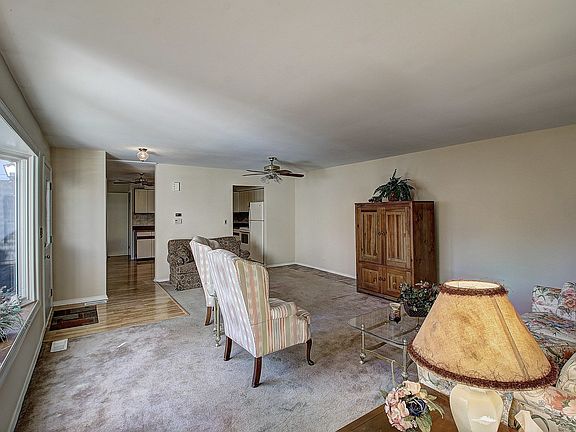 23' LIVING /DINING ROOM. COULD BE A GREAT ROOM ---OR---DINING ROOM IN THE FAMILY ROOM