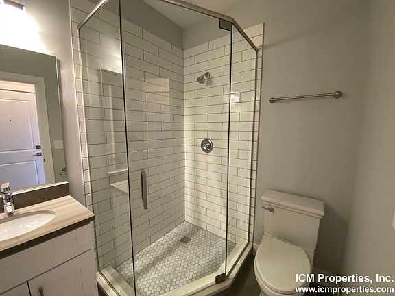 3rd image of 2107 N Sedgwick St #3F
