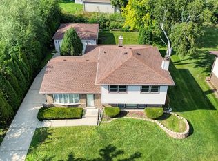 722 Merlin Dr, Schaumburg, IL 60193