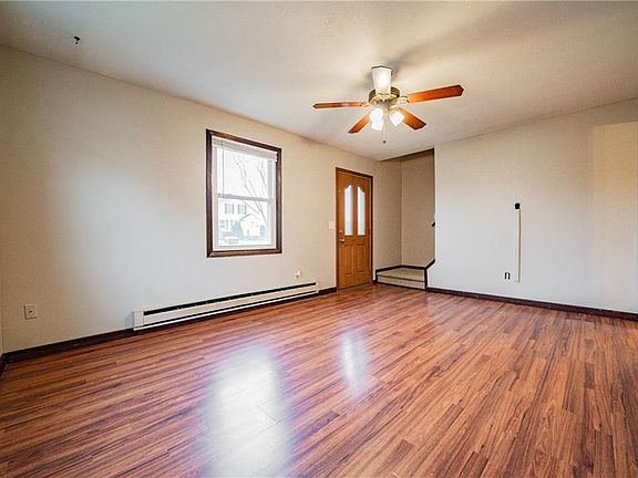 5th image of 204 Hawthorne St