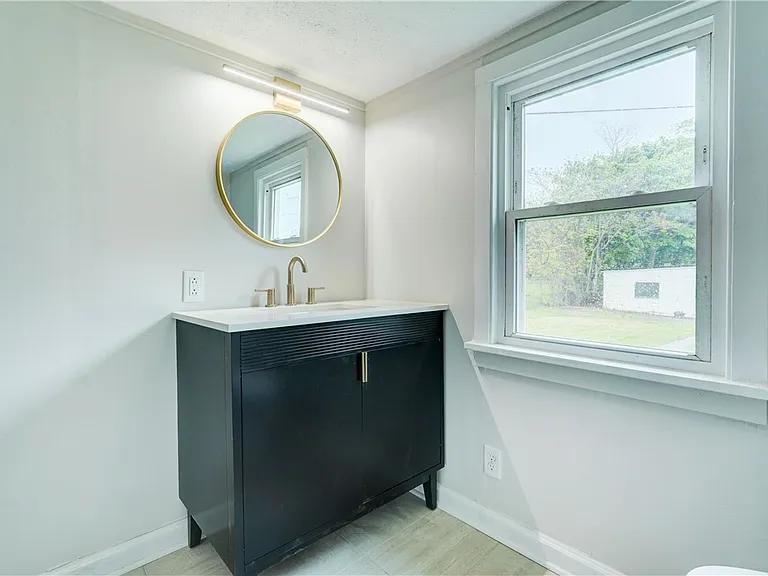 904 Lake Rd — Photo 28