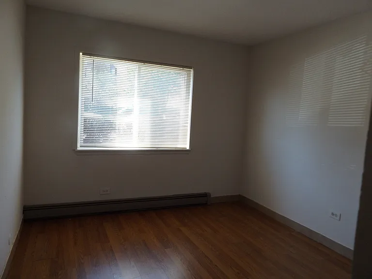 710 W Huntington Commons Rd #1B — Photo 9