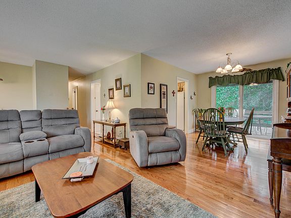4th image of 717 W Meadecrest Dr