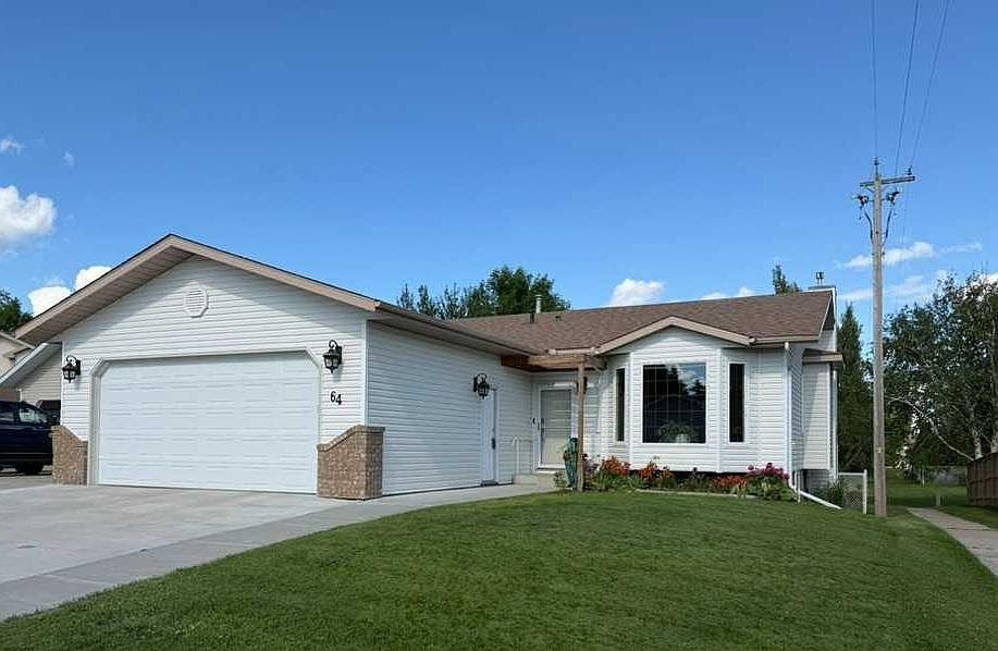 1st image of 64 Prairie Meadows Rd W