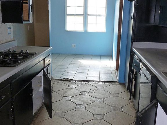 3rd image of 15804 Dubesor St
