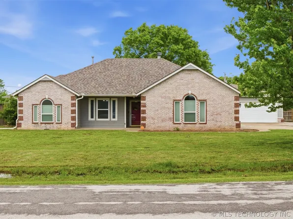 25406 S Valley Dr, Claremore, OK 74019