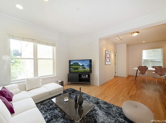 2nd image of 2549 N Clark St #1N