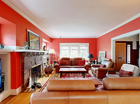 4402 W 12th Ave, Vancouver, BC V6R 2R2