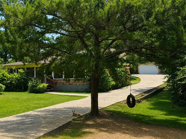 210 Holly Lk W, Livingston, TX 77351