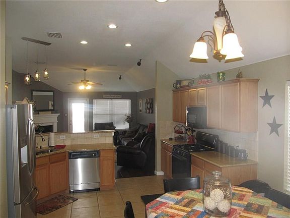 4th image of 202 Dartmoor Dr
