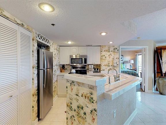 5th image of 1 Ocean Ln APT 2416