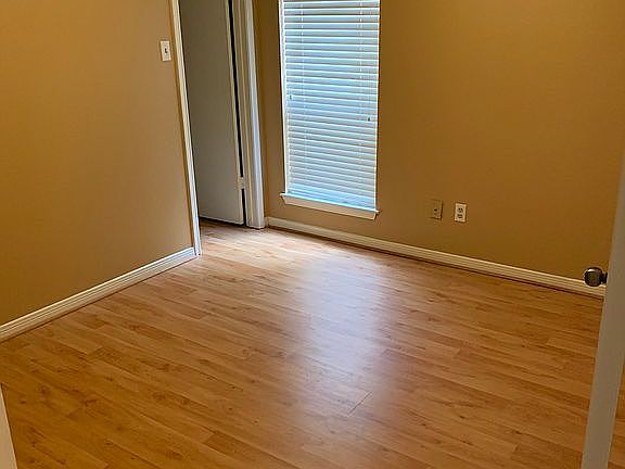 3rd image of 5418 Glade Estates Dr