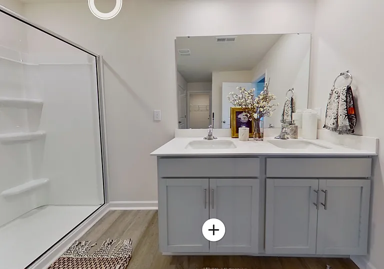 Dual vanity sink in primary bathroom