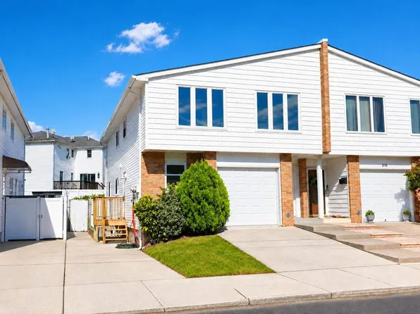 219 Bishop St, Staten Island, NY 10306
