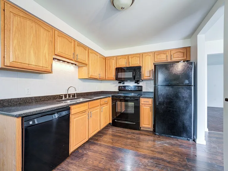 Green Lake Apartments and Townhomes — Photo 6