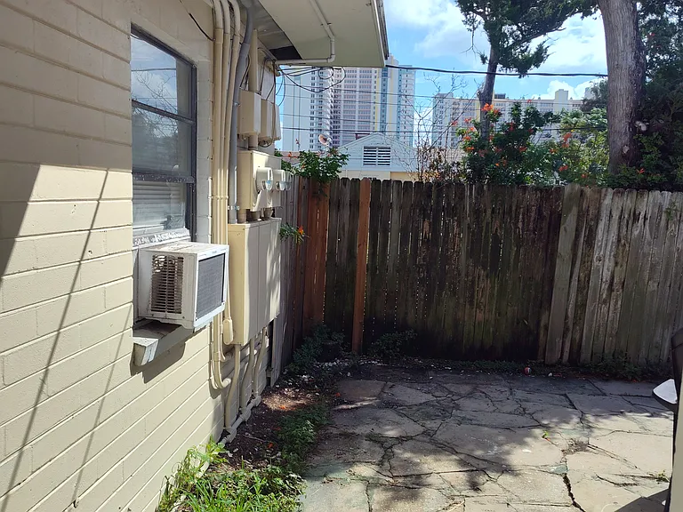318 N Oleander Ave — Photo 20