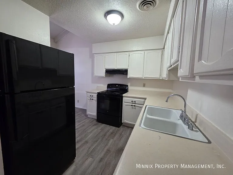 Whispering Oaks 1904 N. Midland — Photo 16