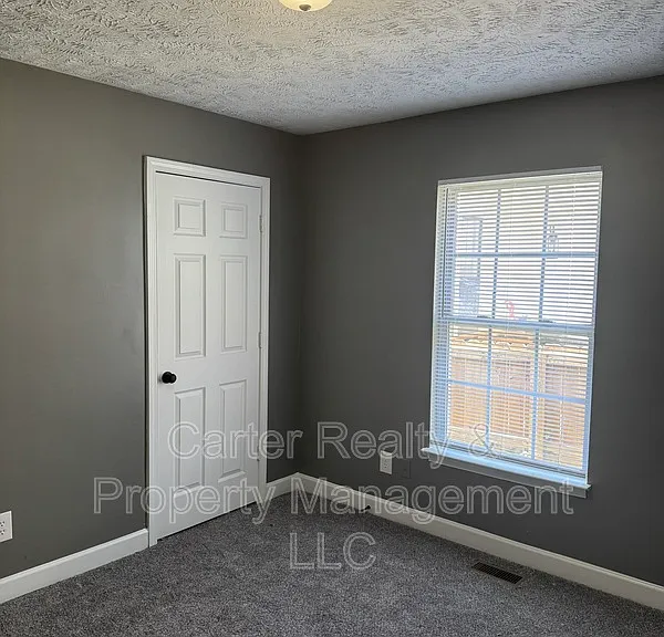1812 Glade St — Photo 14