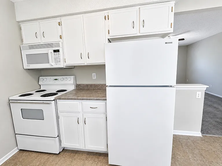 403 NE Westwind Dr #B — Photo 6
