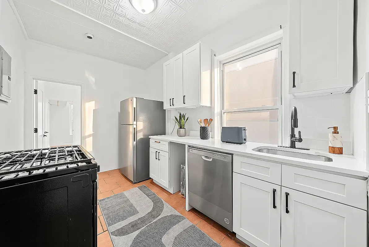 219 Kingsland Avenue — Photo 2