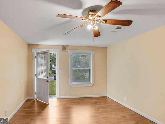 2nd image of 695 Trout St NE