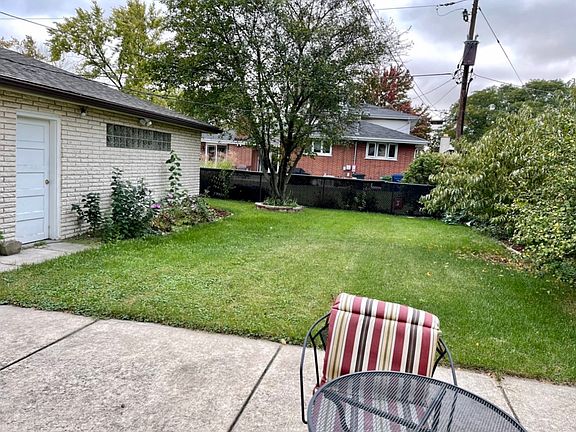 4th image of 10304 Lamon Ave
