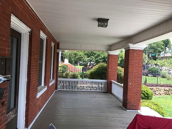 2nd image of 711 N Main St APT 3