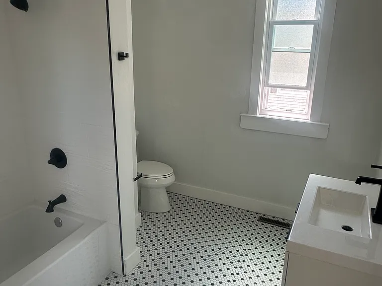3415 N Bremen St #3415 — Photo 4