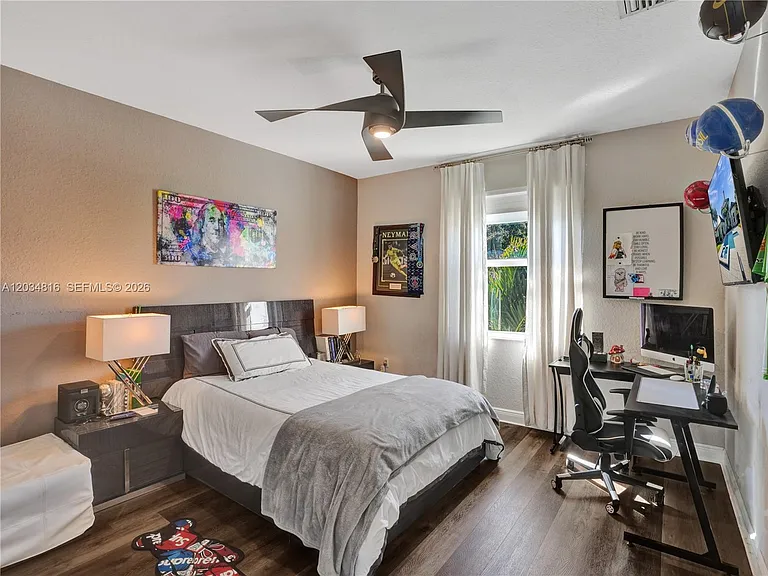 14321 Jockey Cir N — Photo 50