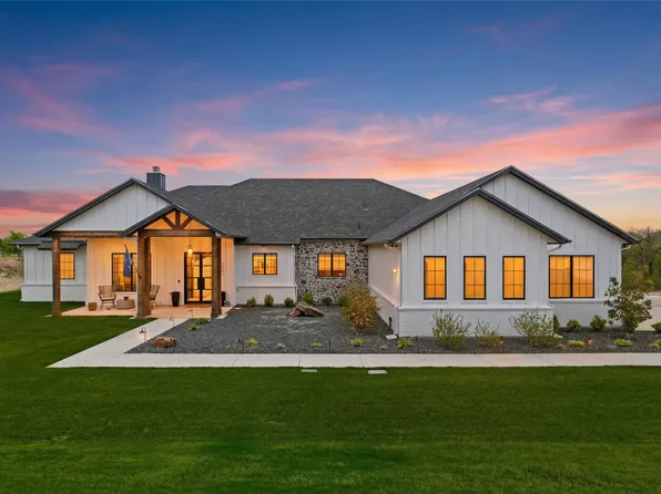 2043 Woodland Rd, Weatherford, TX 76088