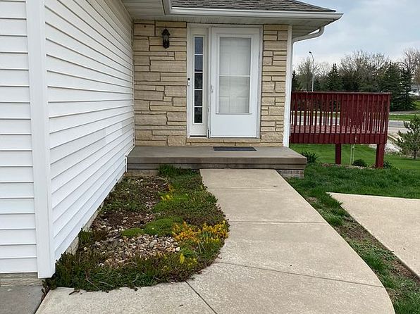 3734 Stoneview Cir SW, Cedar Rapids, IA 52404